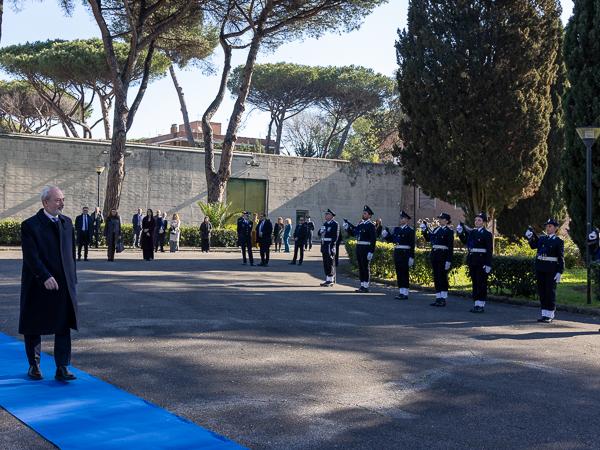 Andrea Ostellari davanti al Picchetto d'Onore