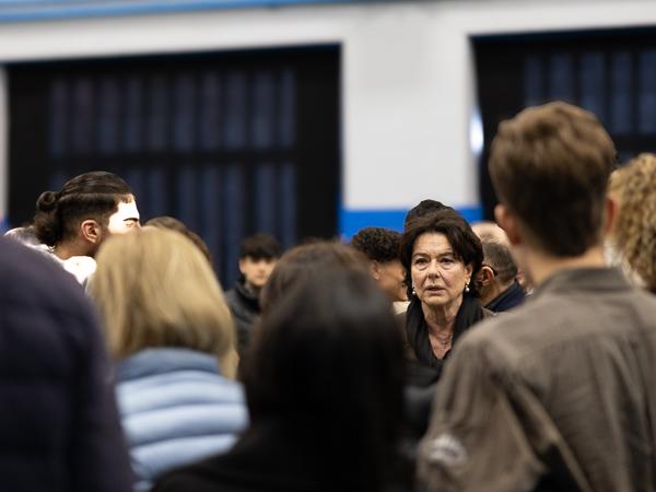 Monica Guerritore risponde alle domande dei ragazzi di Casal del Marmo