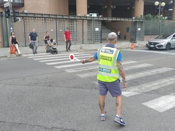 Associazione familiari vittime della strada assistente pedonale (foto dell'Ass. familiari vittime della strada)