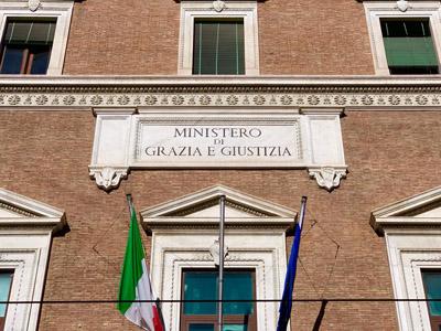 Facciata Ministero nuova 400x300