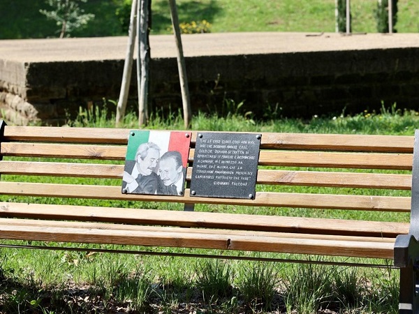 Panchina in ricordo di Falcone Borsellino