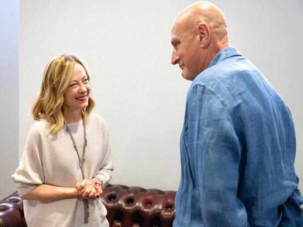 Chico Forti con la Presidente Meloni (Pratica di mare)