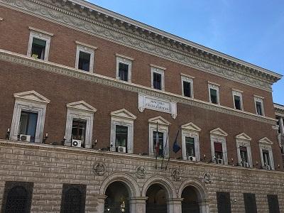 La facciata della sede centrale del Ministero della giustizia a Roma