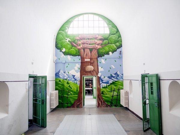 I murales della libert&agrave; nel carcere di Pistoia