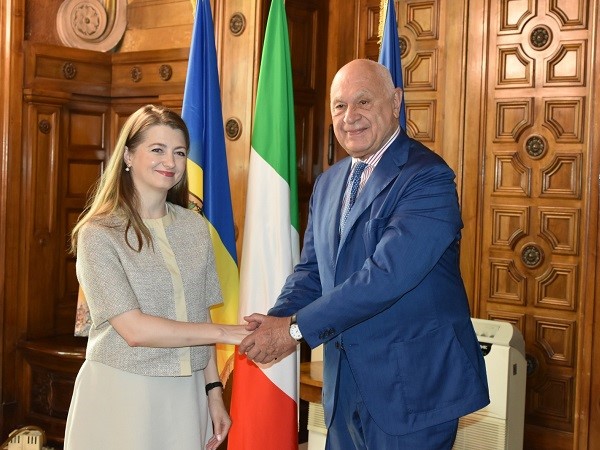 Nordio con ministra della giustizia moldava Veronica Mihailov-Muraru nello studio