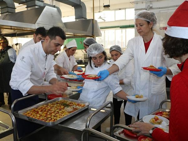 Natale in carcere, pranzo con chef e vip: &ldquo;i primi al servizio degli ultimi&rdquo;