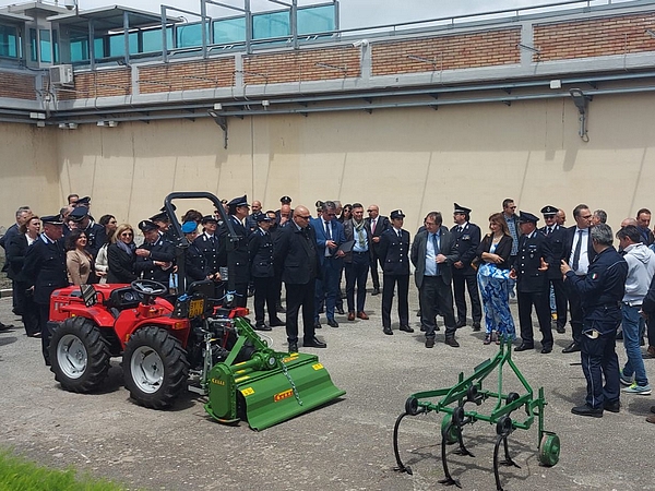 Il Capo del Dap Giovanni Russo visita il tenimento agricolo nel carcere di Foggia (credit Ministero della Giustizia)