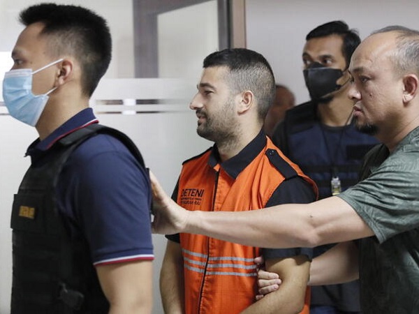 'Ndrangheta, l'Indonesia consegna il latitante Antonio Strangio