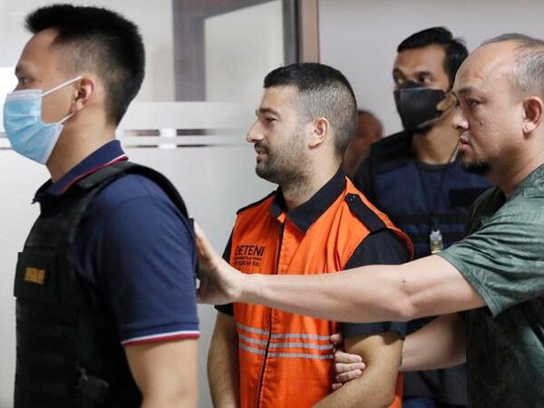 'Ndrangheta, l'Indonesia consegna il latitante Antonio Strangio