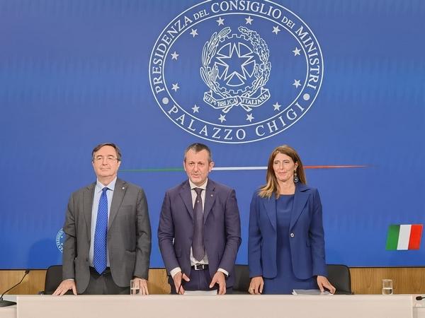Il Sottosegretario alla Giustizia Andrea Delmastro Delle Vedove, insieme al Capo del Dap Giovanni Russo e alla Vice Capo Lina Di Domenico