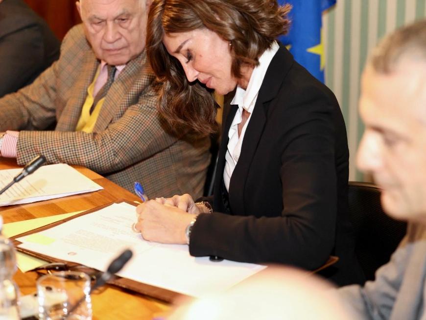 Firma del protocollo "liberi di scegliere"