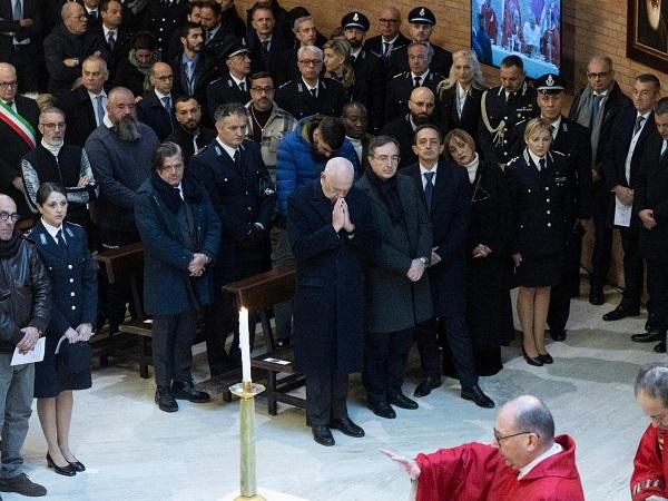 Papa Francesco apre la Porta Santa (Dicastero per la Comunicazione, Citt&agrave; del Vaticano)