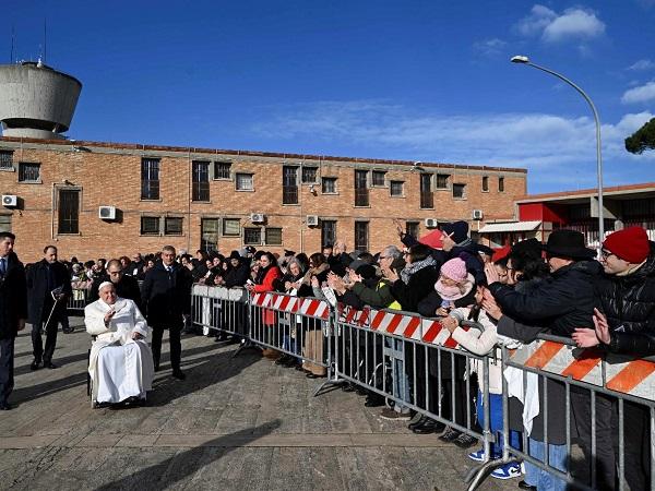 Papa Francesco apre la Porta Santa (Dicastero per la Comunicazione, Citt&agrave; del Vaticano)