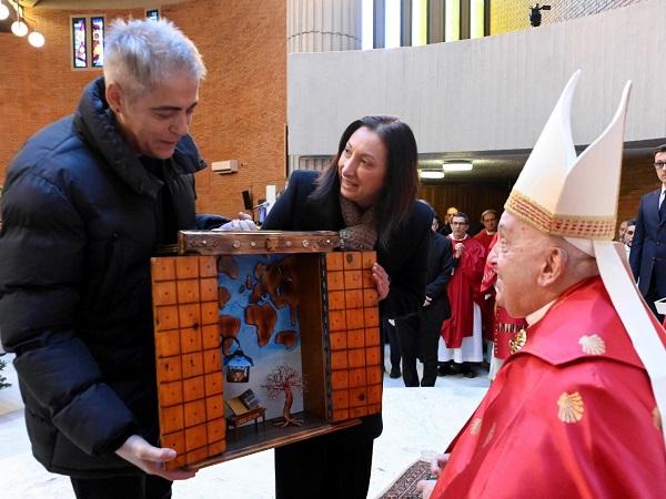 Papa Francesco apre la Porta Santa (Dicastero per la Comunicazione, Citt&agrave; del Vaticano)