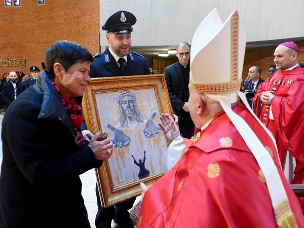 Papa Francesco apre la Porta Santa (Dicastero per la Comunicazione, Citt&agrave; del Vaticano)