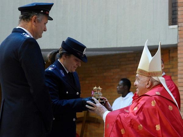 Papa Francesco apre la Porta Santa (Dicastero per la Comunicazione, Citt&agrave; del Vaticano)