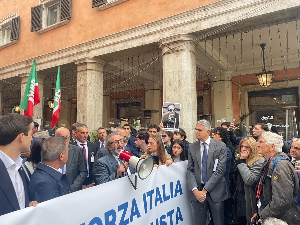 Riforma, Sisto in piazza: &ldquo;&Egrave; per tutti, magistrati compresi&rdquo;