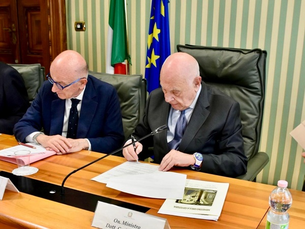 Firma accordo con OO.SS. su 