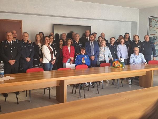 Sorpresa dei detenuti per Xenia Palazzo: una torta&nbsp;di compleanno