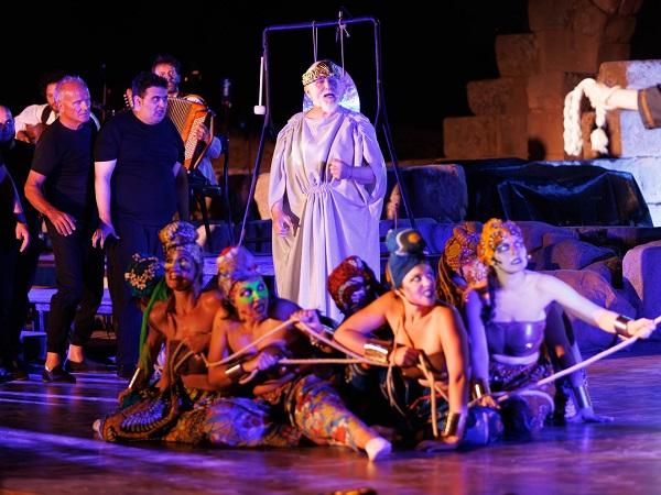 Moni Ovadia, "Le Supplici" di Eschilo, teatro antico di Tindari, 24 luglio 2026
