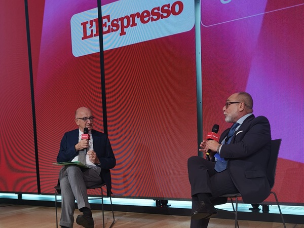 Sisto al Festival dell'Espresso, intervistato dal vicedirettore Enrico Bellavia