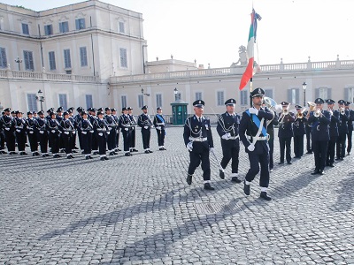 Sfilata di agenti della Polizia Penitenziaria nel piazzale antistante il Quirinale