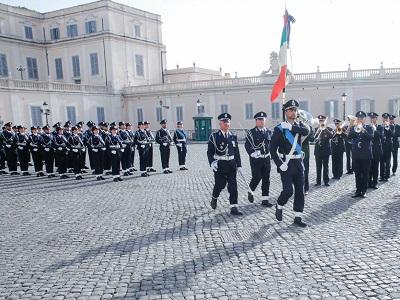 Sfilata di agenti della Polizia Penitenziaria nel piazzale antistante il Quirinale