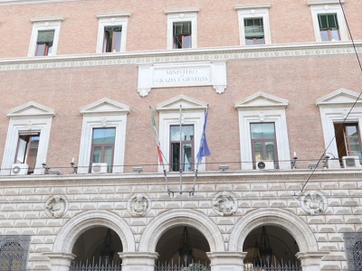 Facciata del palazzo sede del Ministero della Giustizia in via Arenula a Roma