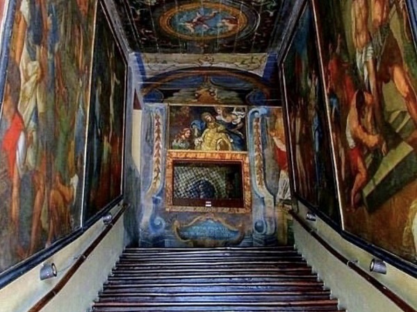 Teramo, detenuti in pellegrinaggio alla Scala santa di Campli