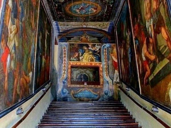 Teramo, detenuti in pellegrinaggio alla Scala santa di Campli