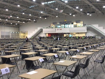 Aula della Nuova Fiera di Roma allestita per l'espletamento delle prove scritte di un concorso (foto del Ministero della Giustizia)