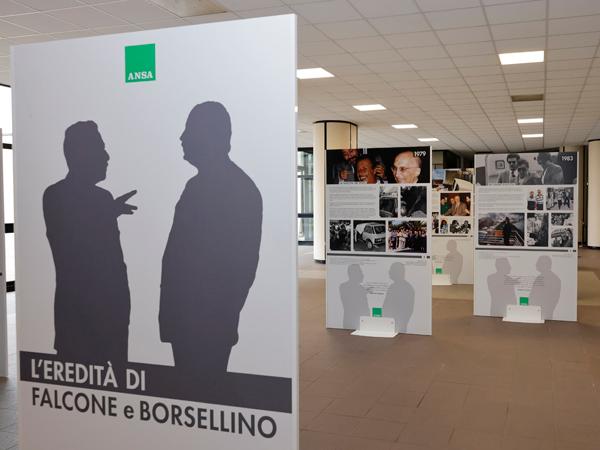 La mostra fotografica dell'Ansa dedicata a 'L'eredit&agrave; di Giovanni Falcone e Paolo Borsellino' allestita presso la Scuola di Roma del Dap