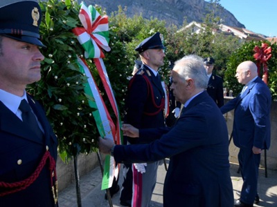 Nordio depone una corona d&rsquo;alloro alla Stele di Capaci