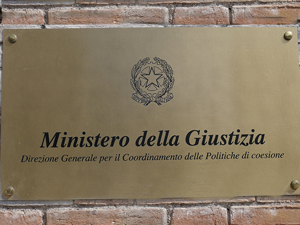 targa direzione generale politiche coesione (foto Mingiustizia)