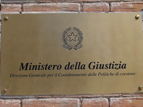 targa direzione generale politiche coesione (foto Mingiustizia)