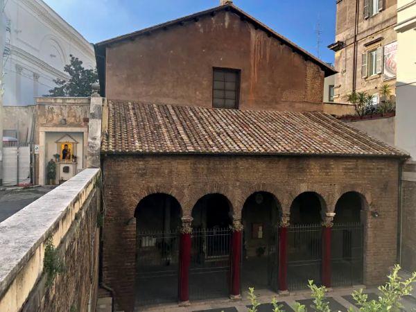Veduta esterna della Basilica di San Vitale a Roma