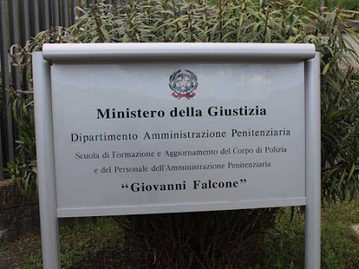 targa Scuola Formazione e Aggiornamento G. Falcone - via di Brava - Roma