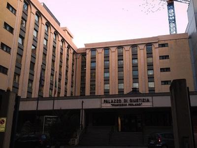 La facciata del Tribunale di Catanzaro