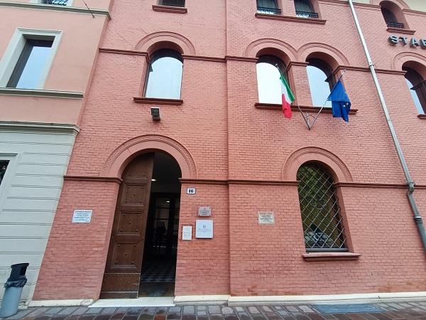 uiepe bologna con bandiere (600x450 foto ministero giustizia)